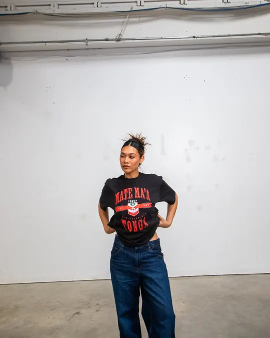 Model in a red Mate Maʻa Tonga crest tee